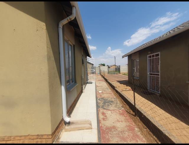 2 BEDROOM HOUSE FOR SALE IN SAVANNA CITY